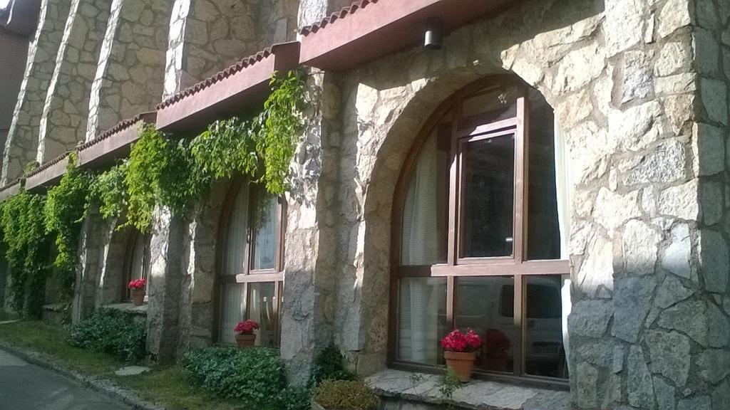 Pensjonat San Glorio Llánaves de la Reina Zewnętrze zdjęcie